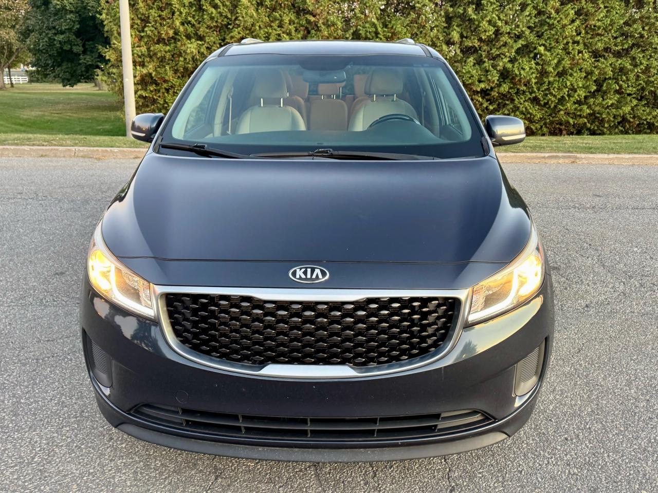 2017 Kia Sedona LX + 8 Seats - Photo #14