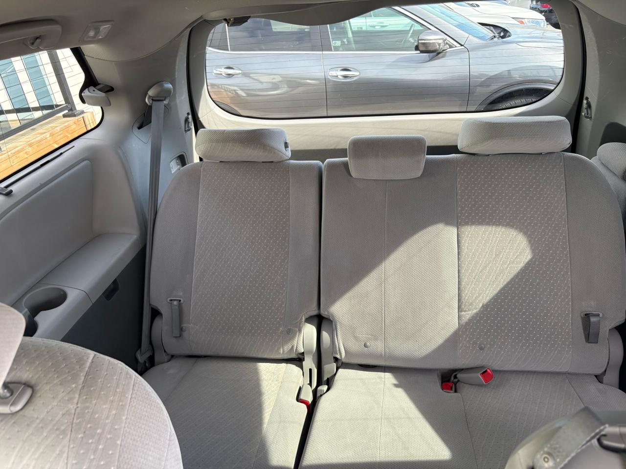 2020 Toyota Sienna LE - Photo #11