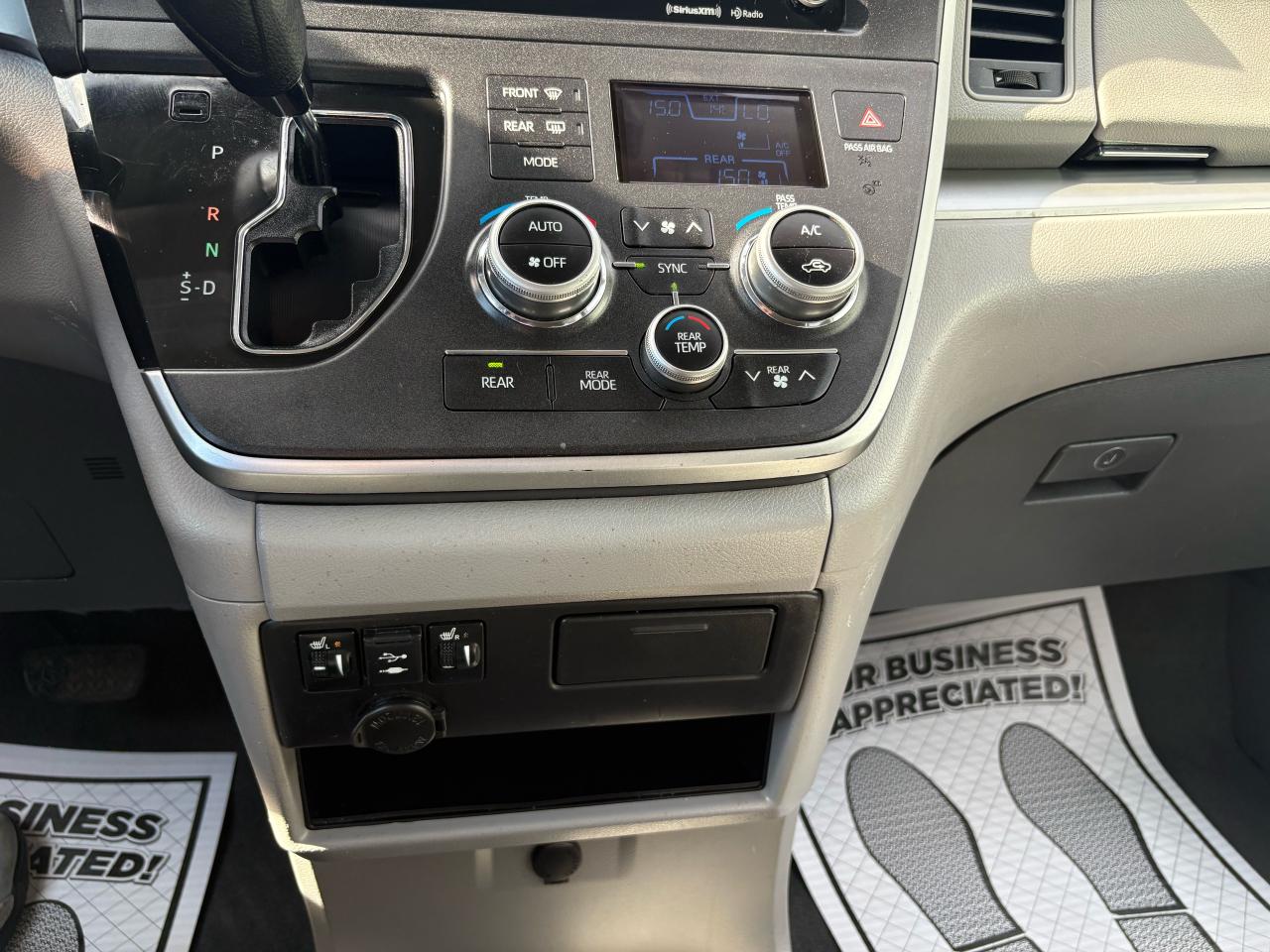 2020 Toyota Sienna LE - Photo #15