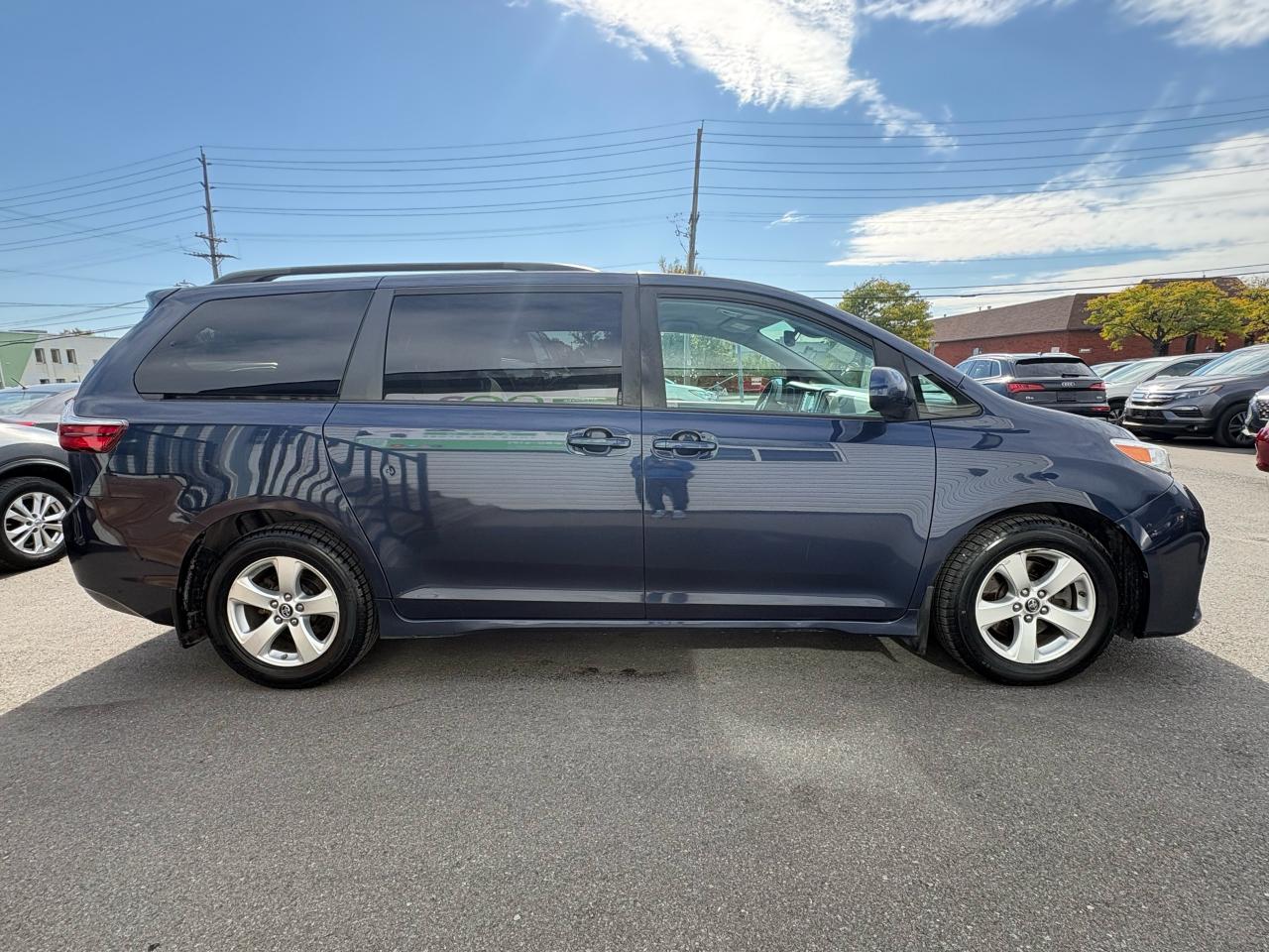 2020 Toyota Sienna LE - Photo #4