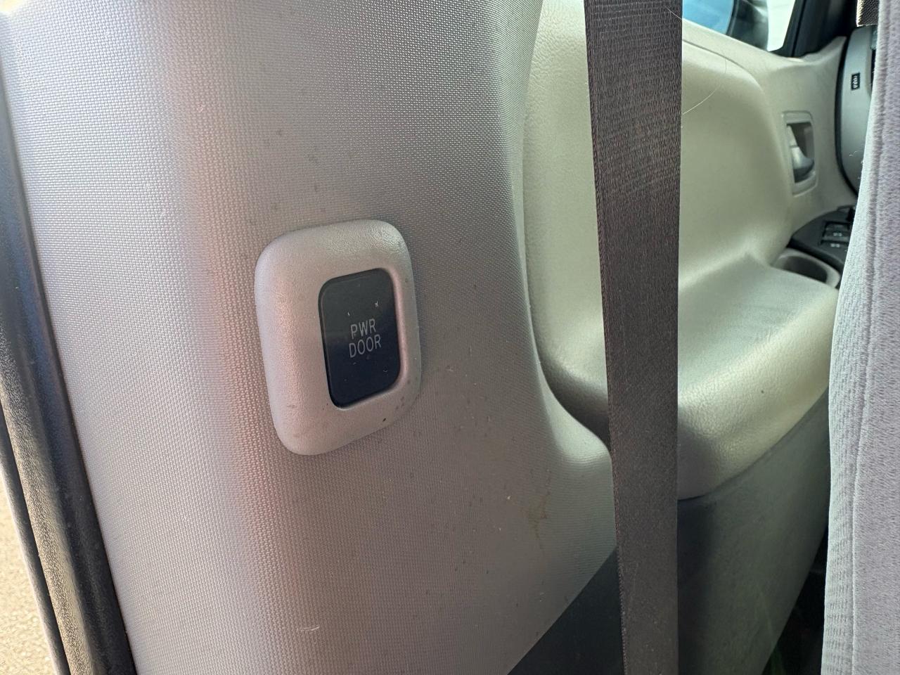 2020 Toyota Sienna LE - Photo #20