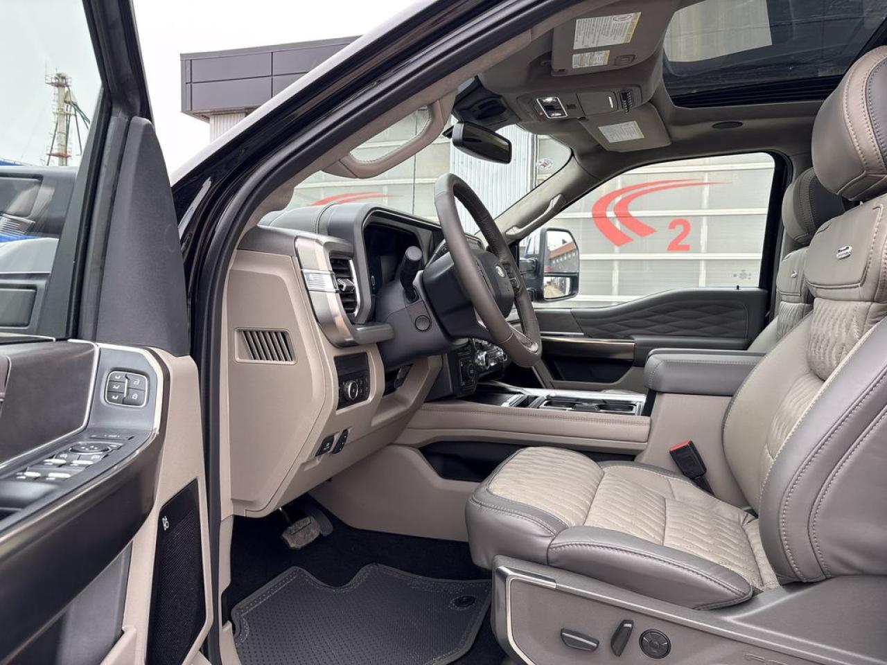 2026 Ford F-350 Super Duty SRW PLATINUM 6.8' Box 713A Photo5