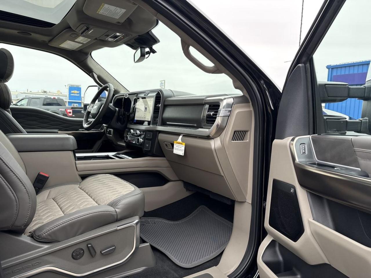 2026 Ford F-350 Super Duty SRW PLATINUM 6.8' Box 713A Photo5