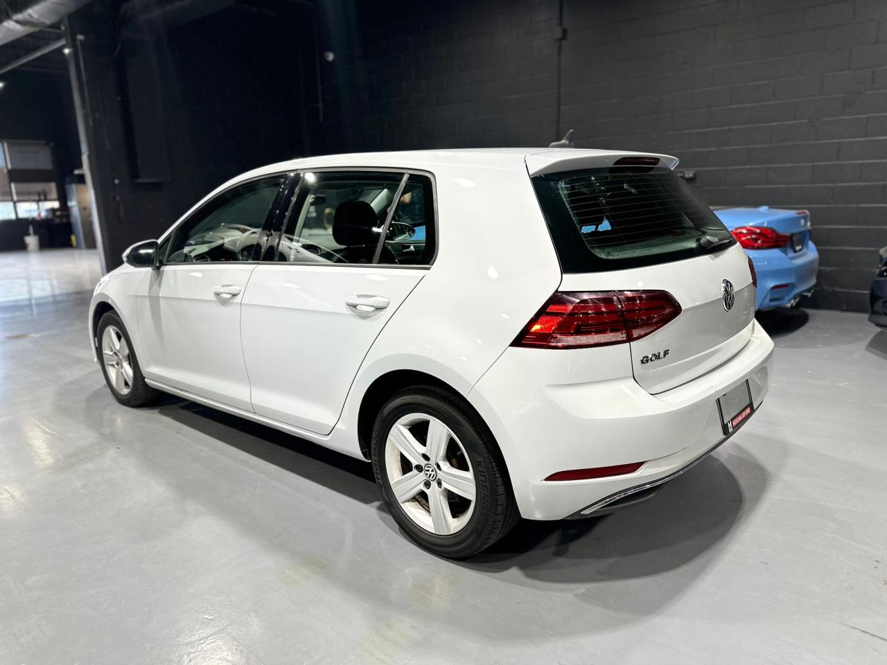 2018 Volkswagen Golf TRENDLINE Photo2