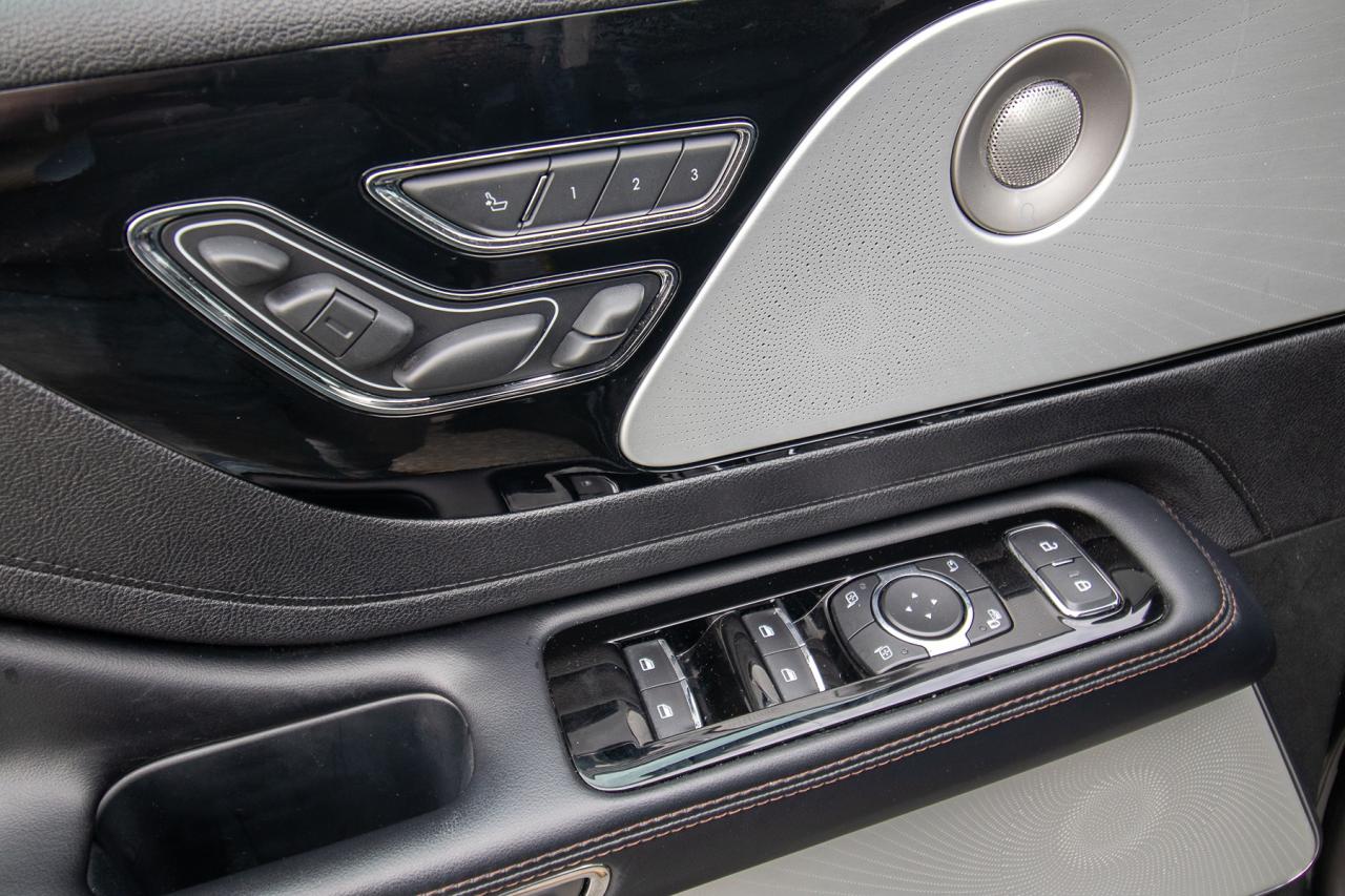 2023 Lincoln Aviator Reserve AWD Photo5