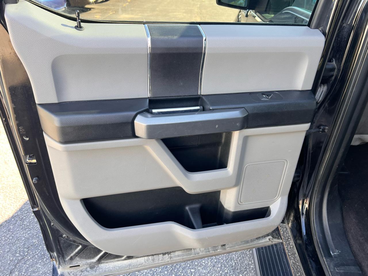 2017 Ford F-150 4WD SuperCrew 145" XLT 3.5L Photo13