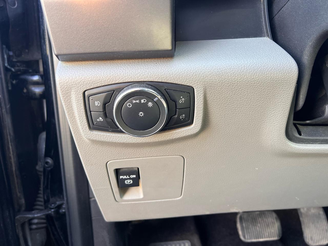 2017 Ford F-150 4WD SuperCrew 145" XLT 3.5L Photo23