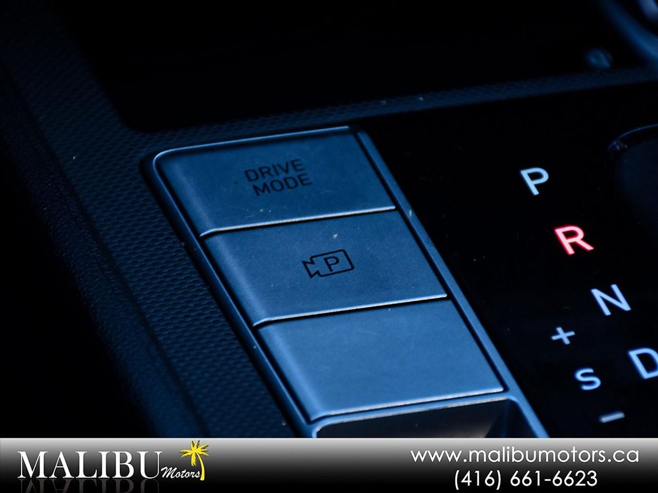 2025 Hyundai Elantra Luxury Photo