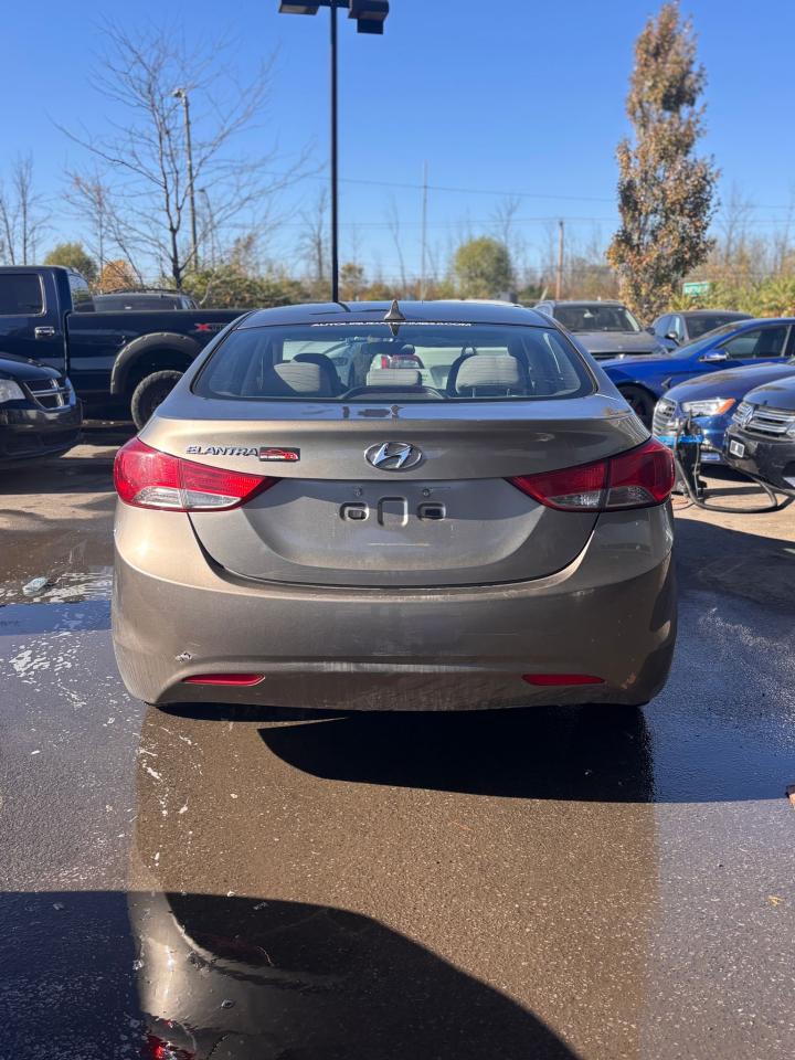 2013 Hyundai Elantra GL - Photo #4