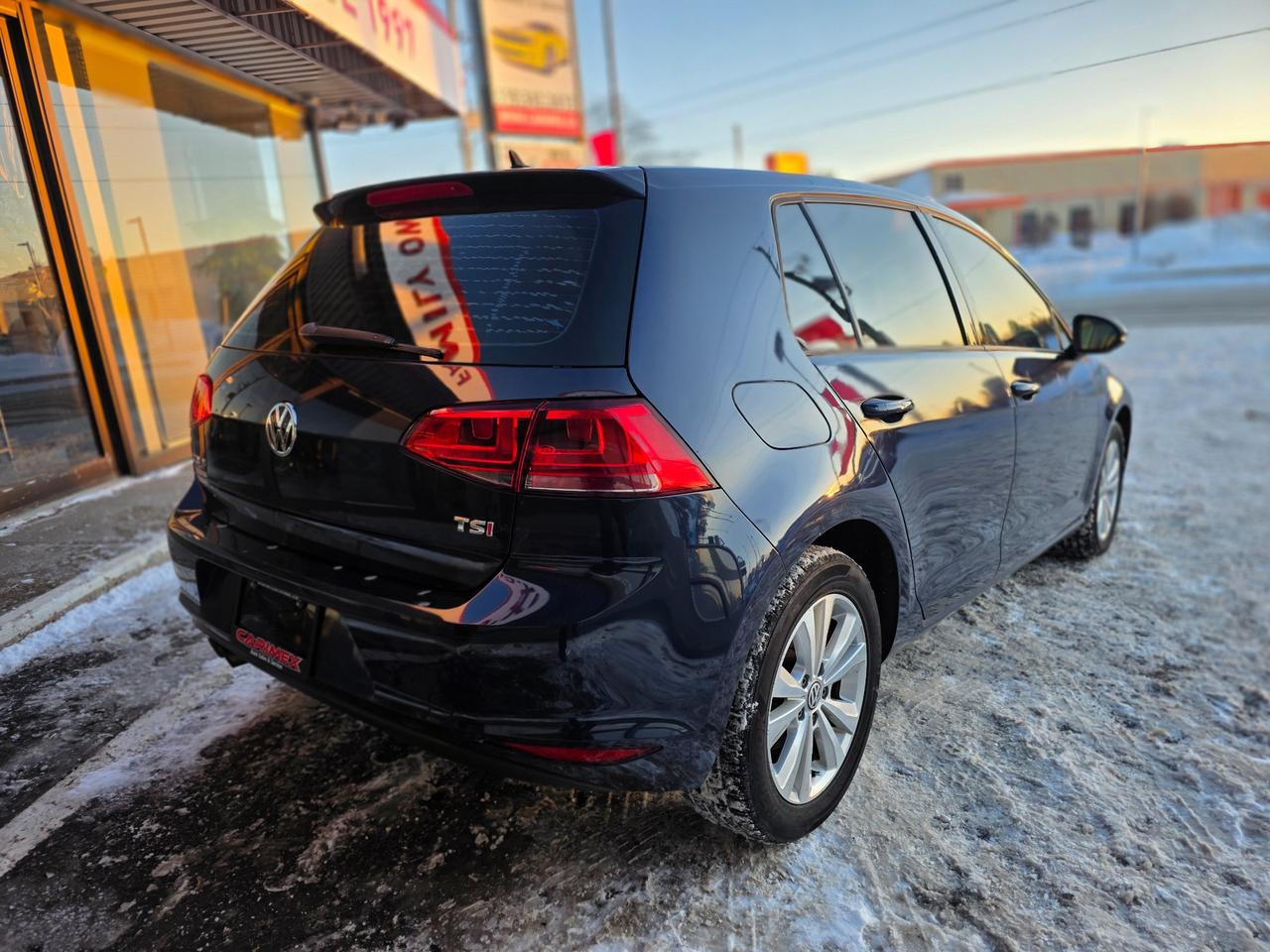 2017 Volkswagen Golf 1.8 TSI Comfortline Leather | Sunroof |BSM | Backup Camera |  Apple Car Play | Android Auto Photo