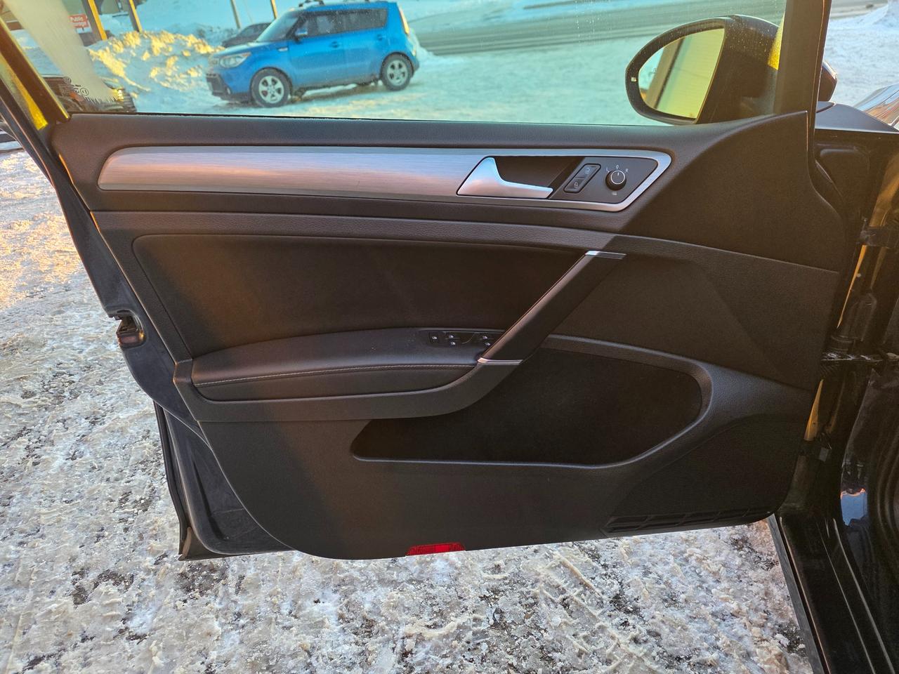 2017 Volkswagen Golf 1.8 TSI Comfortline Leather | Sunroof |BSM | Backup Camera |  Apple Car Play | Android Auto Photo