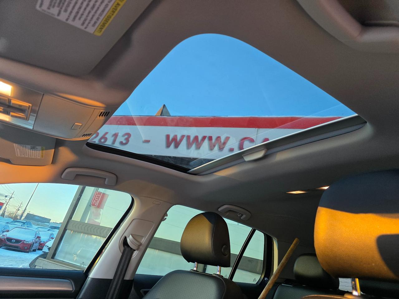 2017 Volkswagen Golf 1.8 TSI Comfortline Leather | Sunroof |BSM | Backup Camera |  Apple Car Play | Android Auto Photo