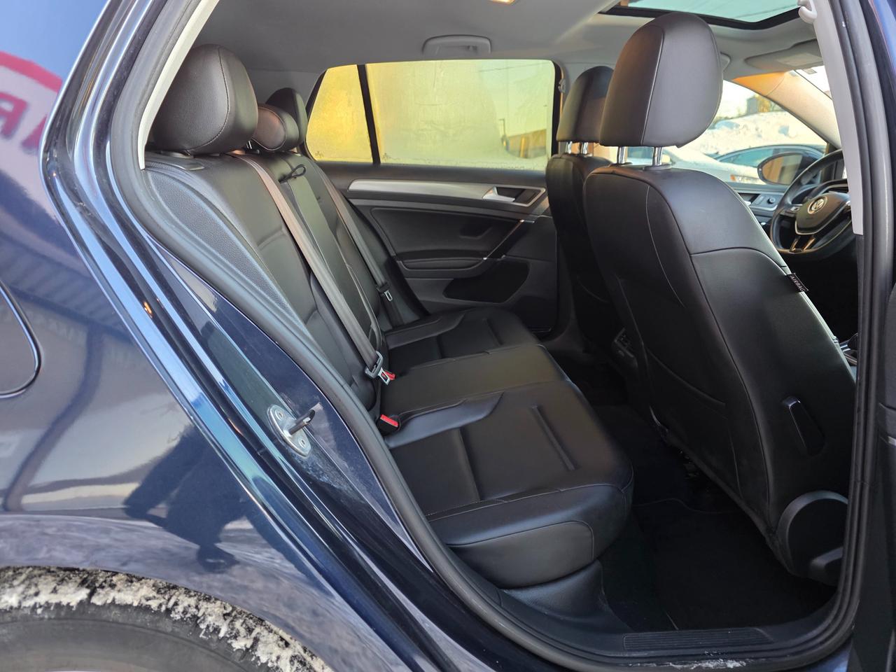 2017 Volkswagen Golf 1.8 TSI Comfortline Leather | Sunroof |BSM | Backup Camera |  Apple Car Play | Android Auto Photo