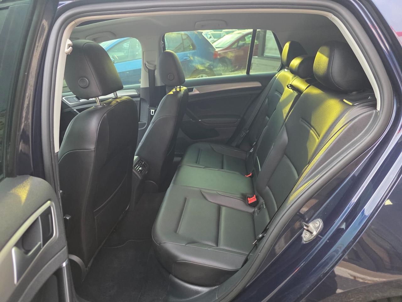 2017 Volkswagen Golf 1.8 TSI Comfortline Leather | Sunroof |BSM | Backup Camera |  Apple Car Play | Android Auto Photo