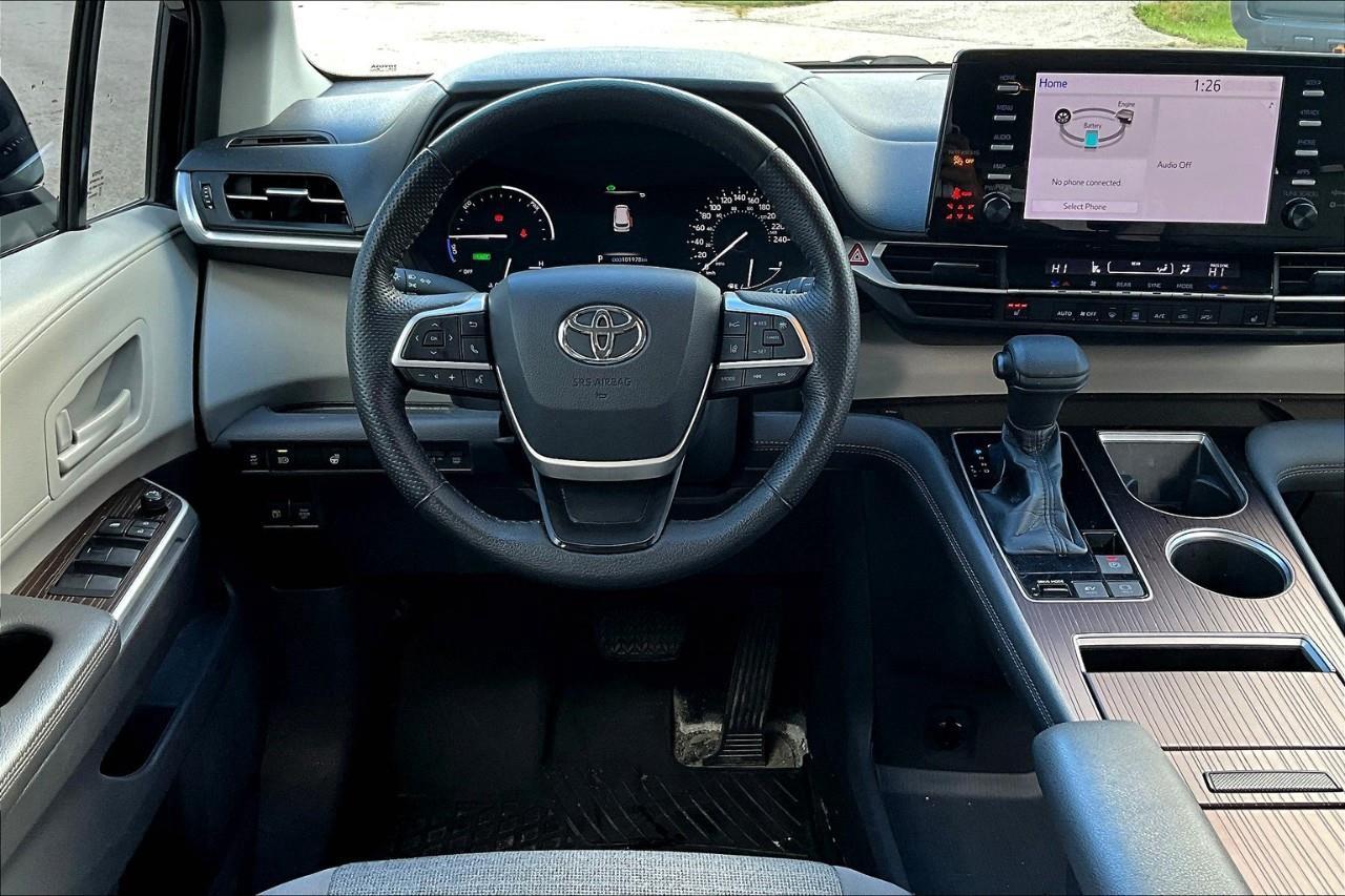 2021 Toyota Sienna LE 8-Passenger Photo4