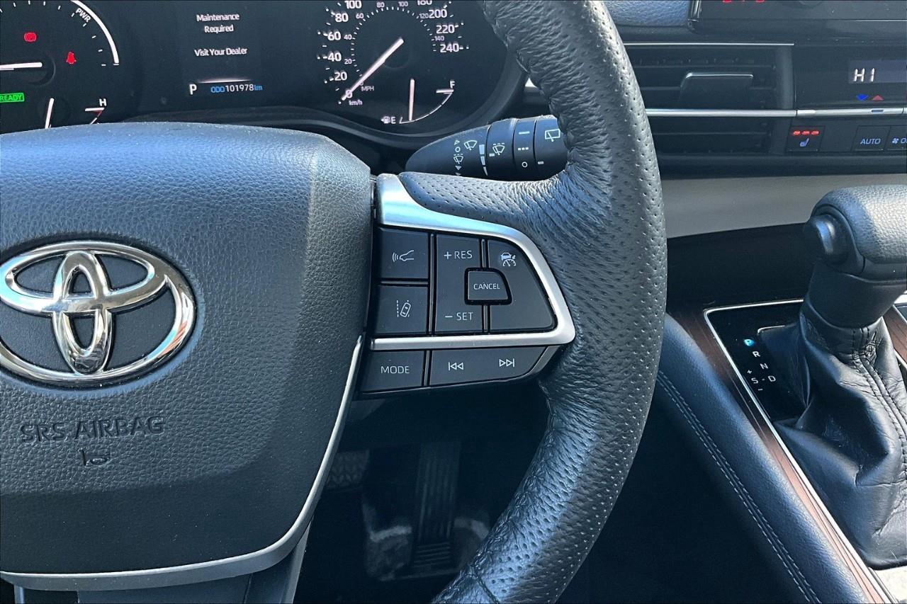 2021 Toyota Sienna LE 8-Passenger Photo