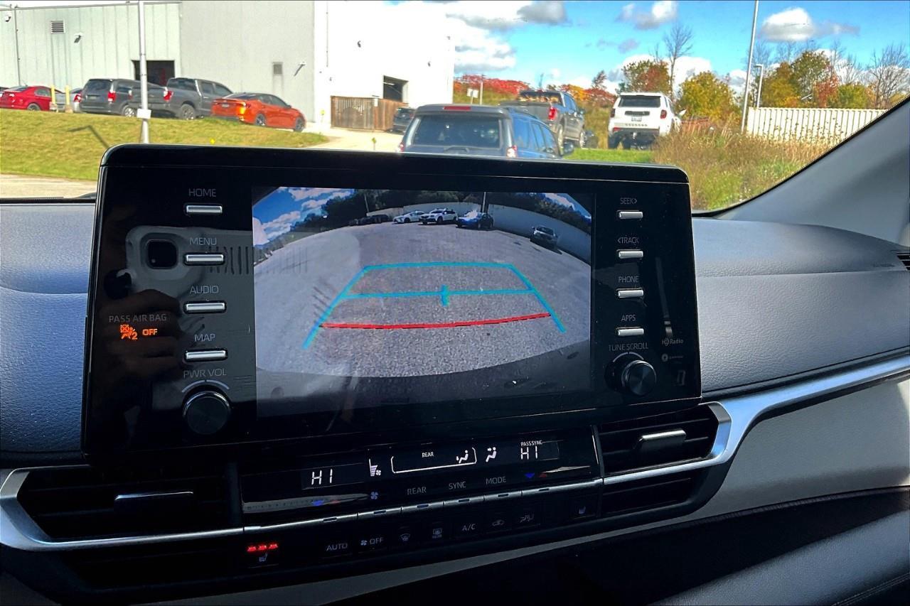 2021 Toyota Sienna LE 8-Passenger Photo