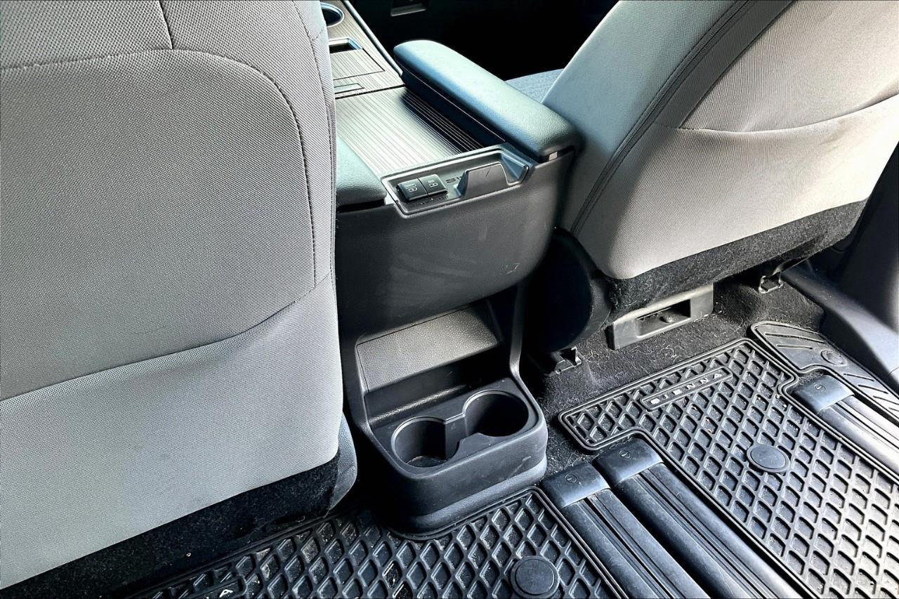 2021 Toyota Sienna LE 8-Passenger Photo