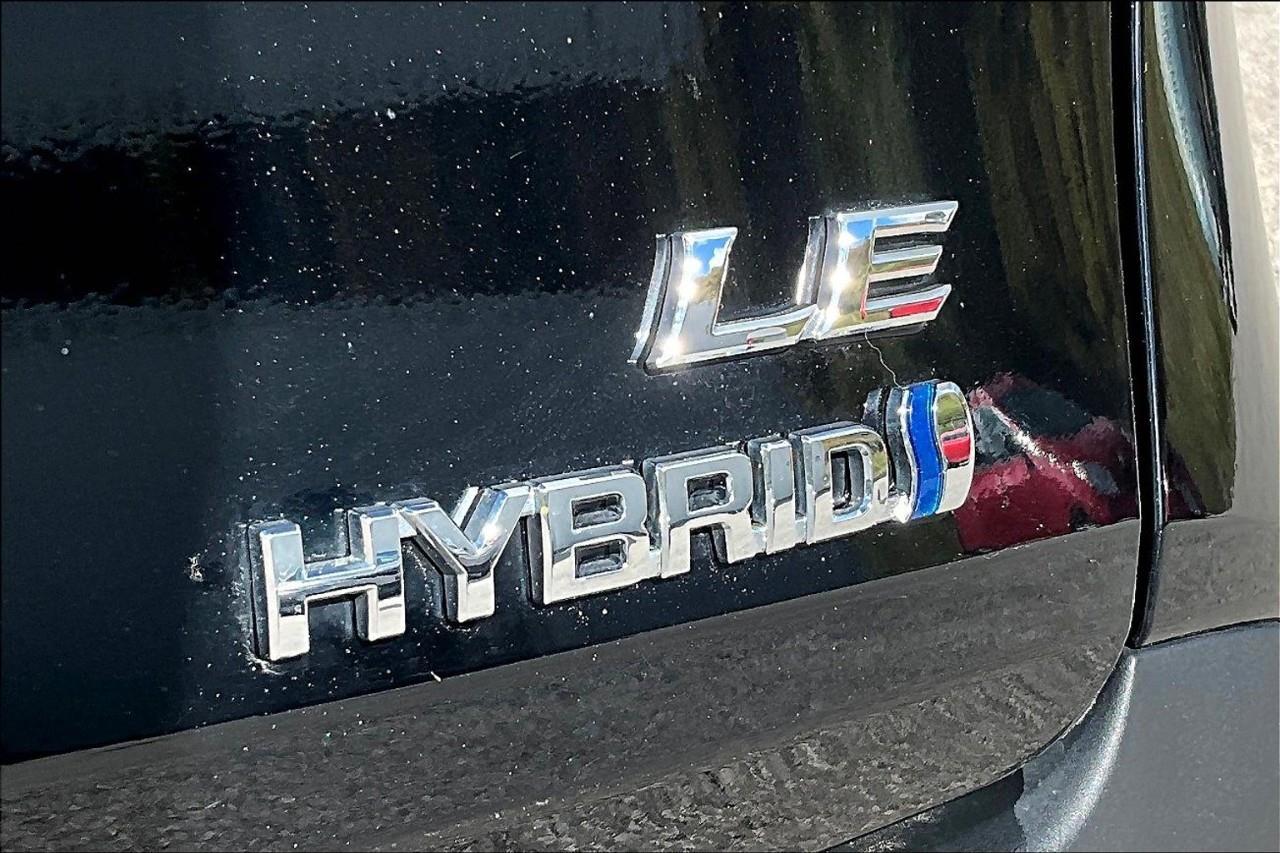 2021 Toyota Sienna LE 8-Passenger Photo