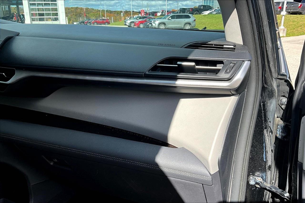 2021 Toyota Sienna LE 8-Passenger Photo