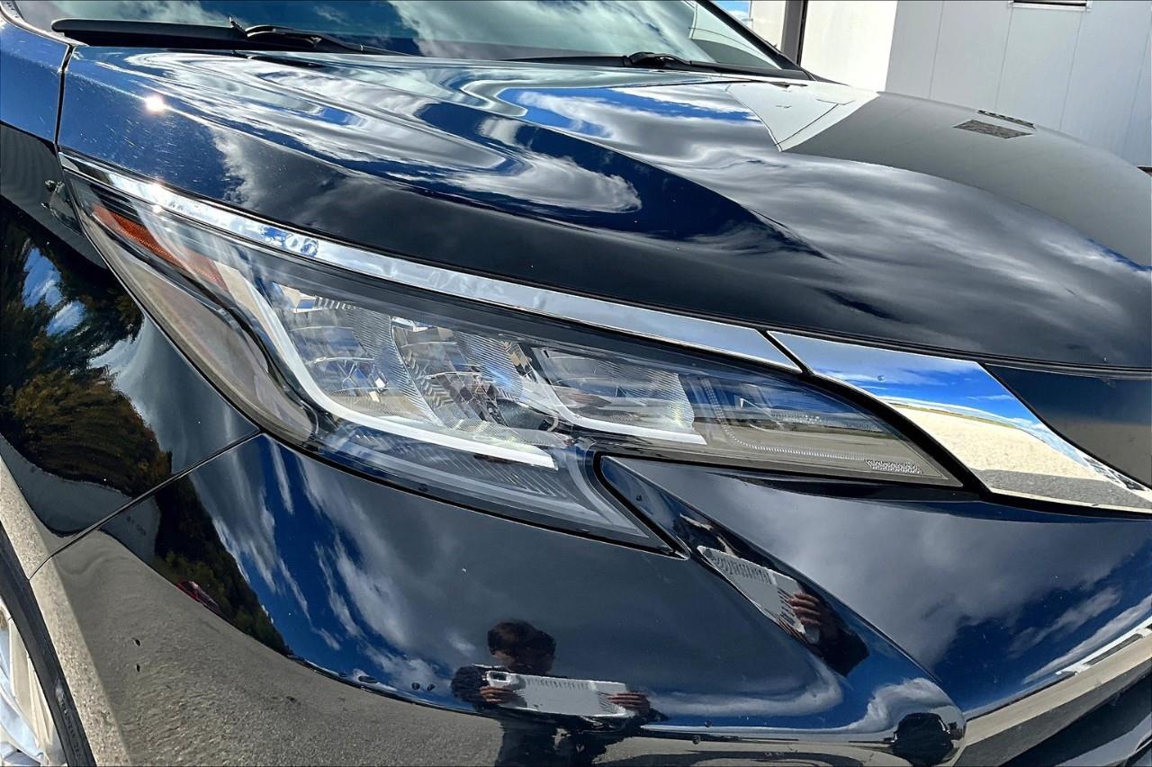 2021 Toyota Sienna LE 8-Passenger Photo