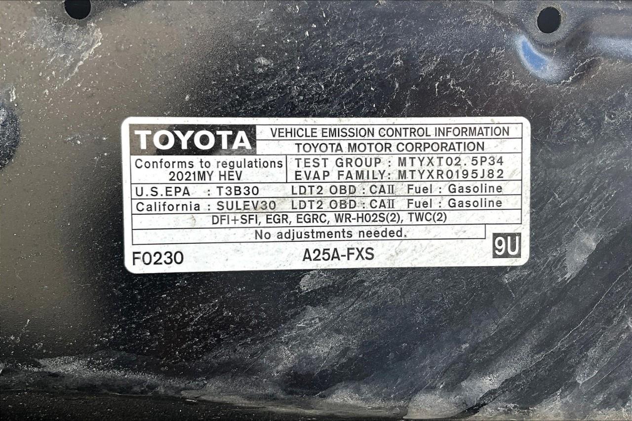 2021 Toyota Sienna LE 8-Passenger Photo