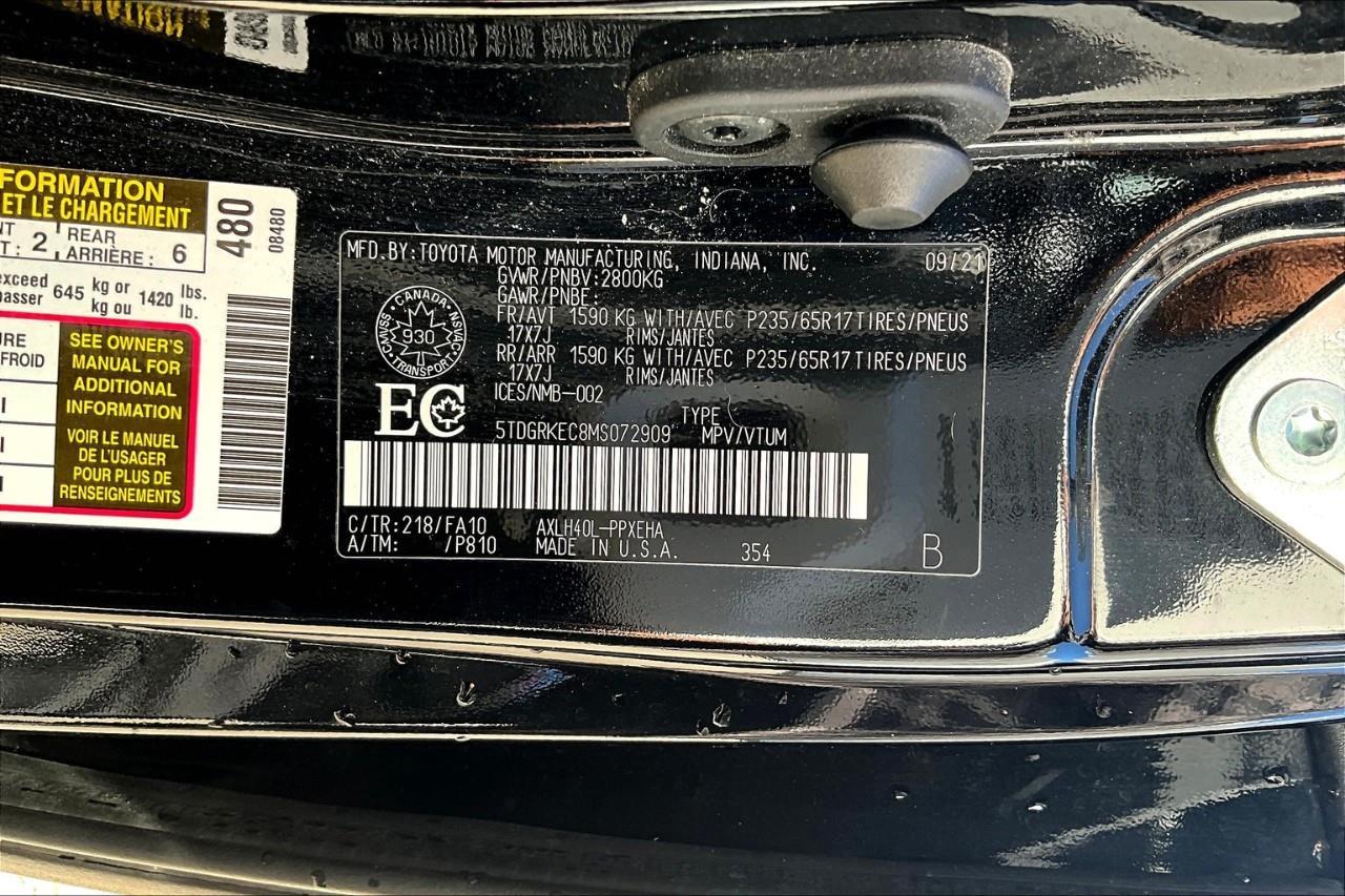 2021 Toyota Sienna LE 8-Passenger Photo