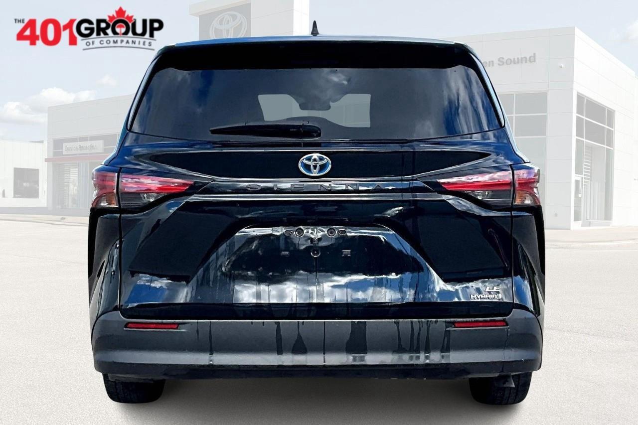2021 Toyota Sienna LE 8-Passenger Photo