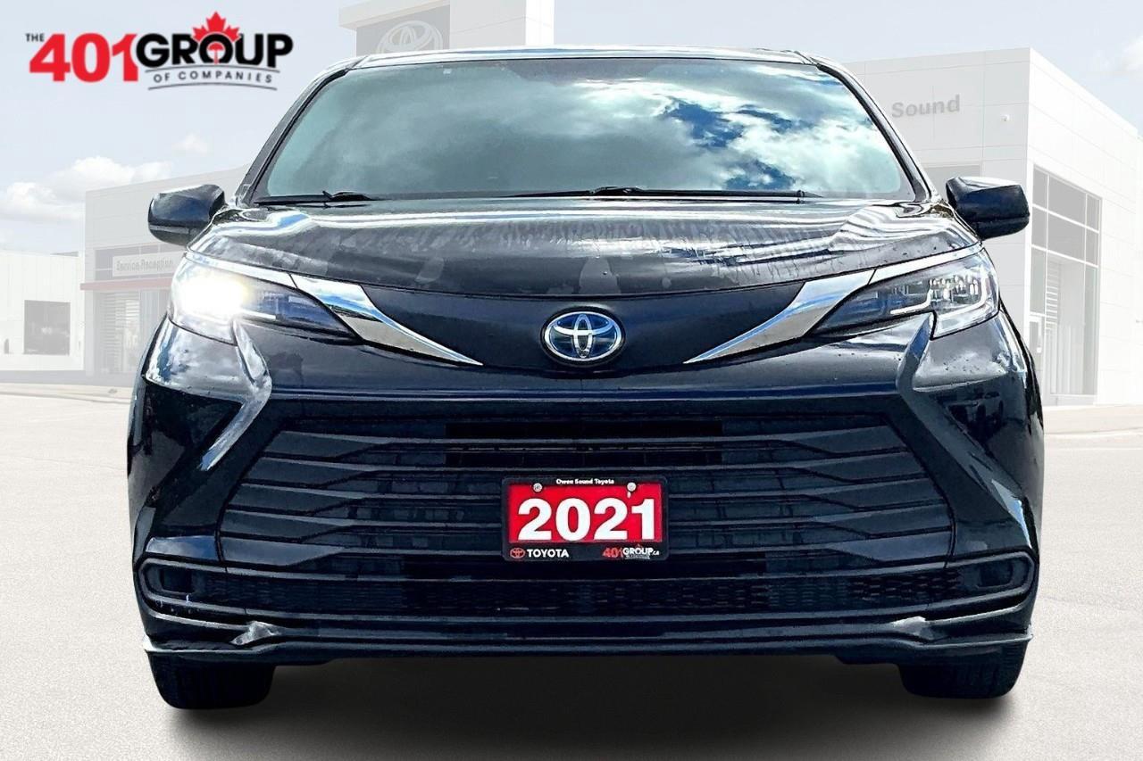 2021 Toyota Sienna LE 8-Passenger Photo