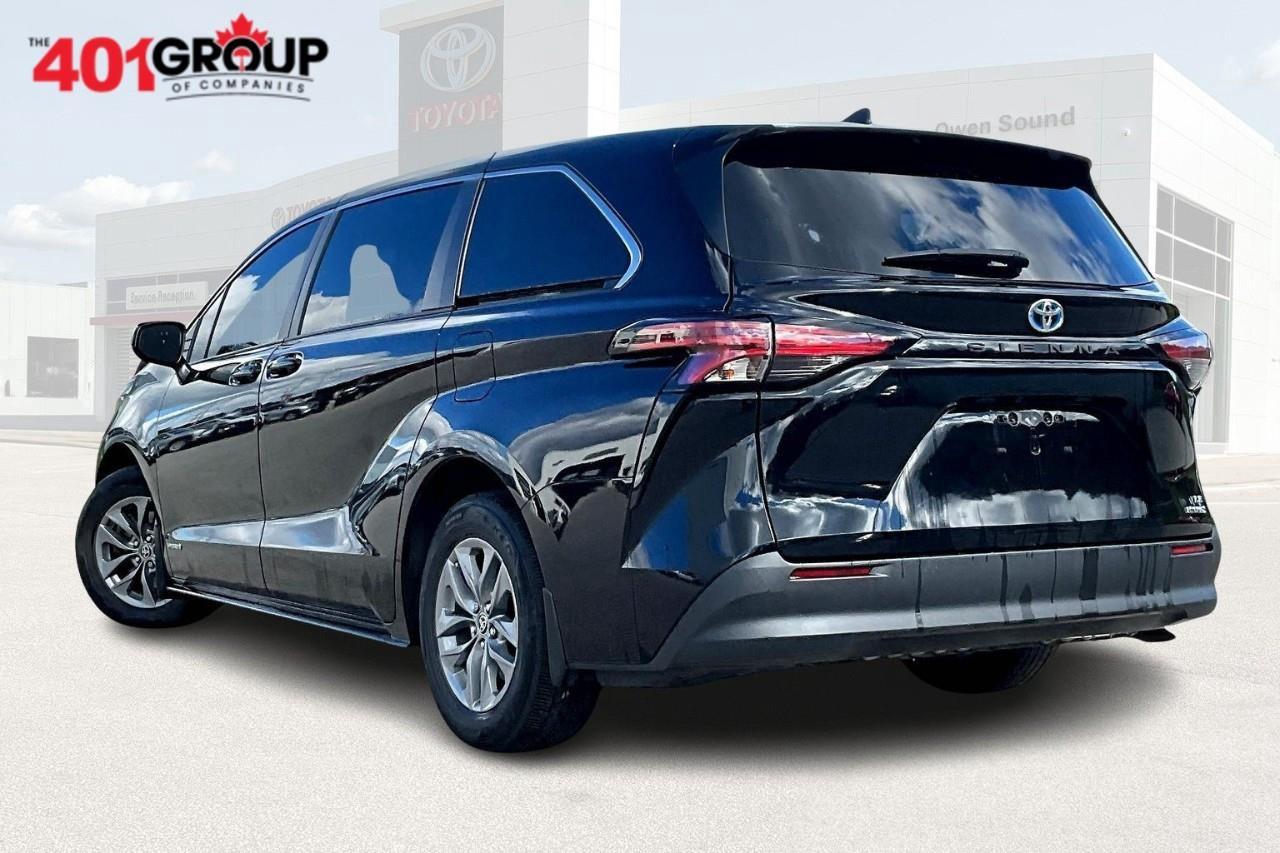2021 Toyota Sienna LE 8-Passenger Photo