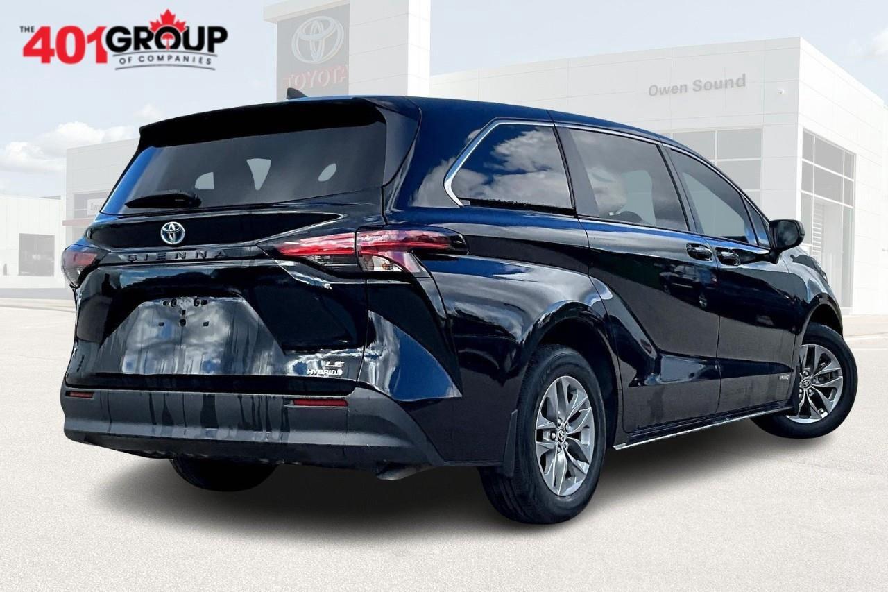 2021 Toyota Sienna LE 8-Passenger Photo