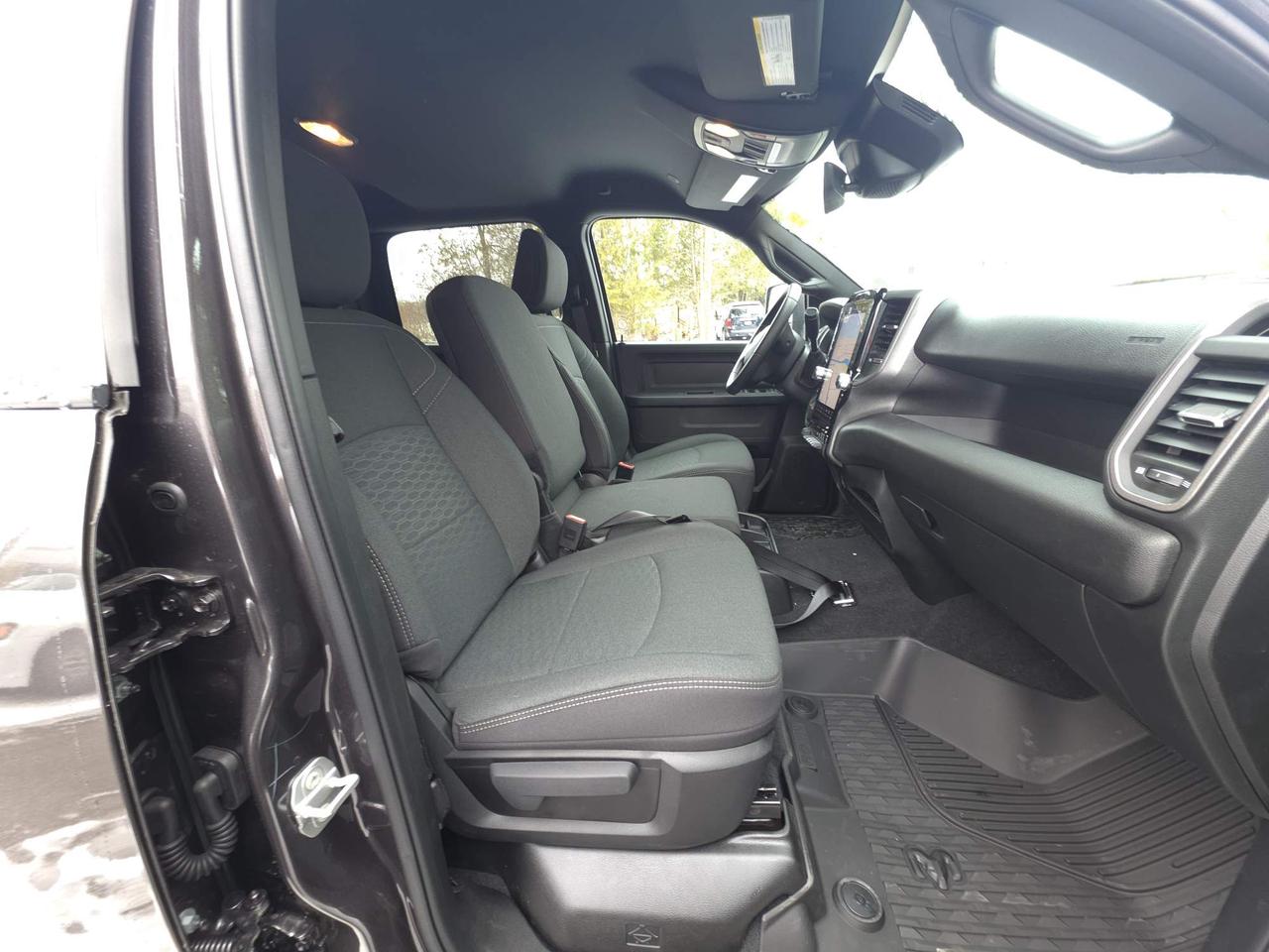 2026 RAM 2500 Tradesman 6.7 CUMMINS DIESEL! 10YR/160K POWER TRAIN WARRANTY! 0% FINANCING UP TO 60 MONTHS! Photo