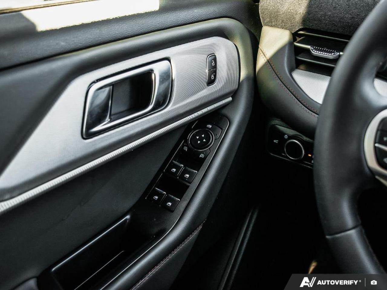 2025 Ford Explorer Active Photo