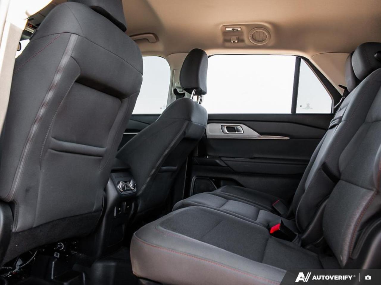 2025 Ford Explorer Active Photo