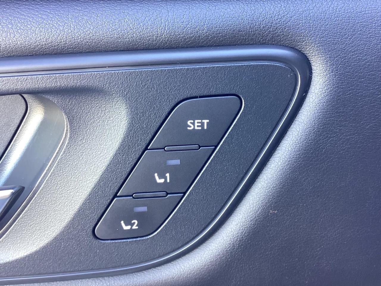 2023 Nissan Rogue SL Photo