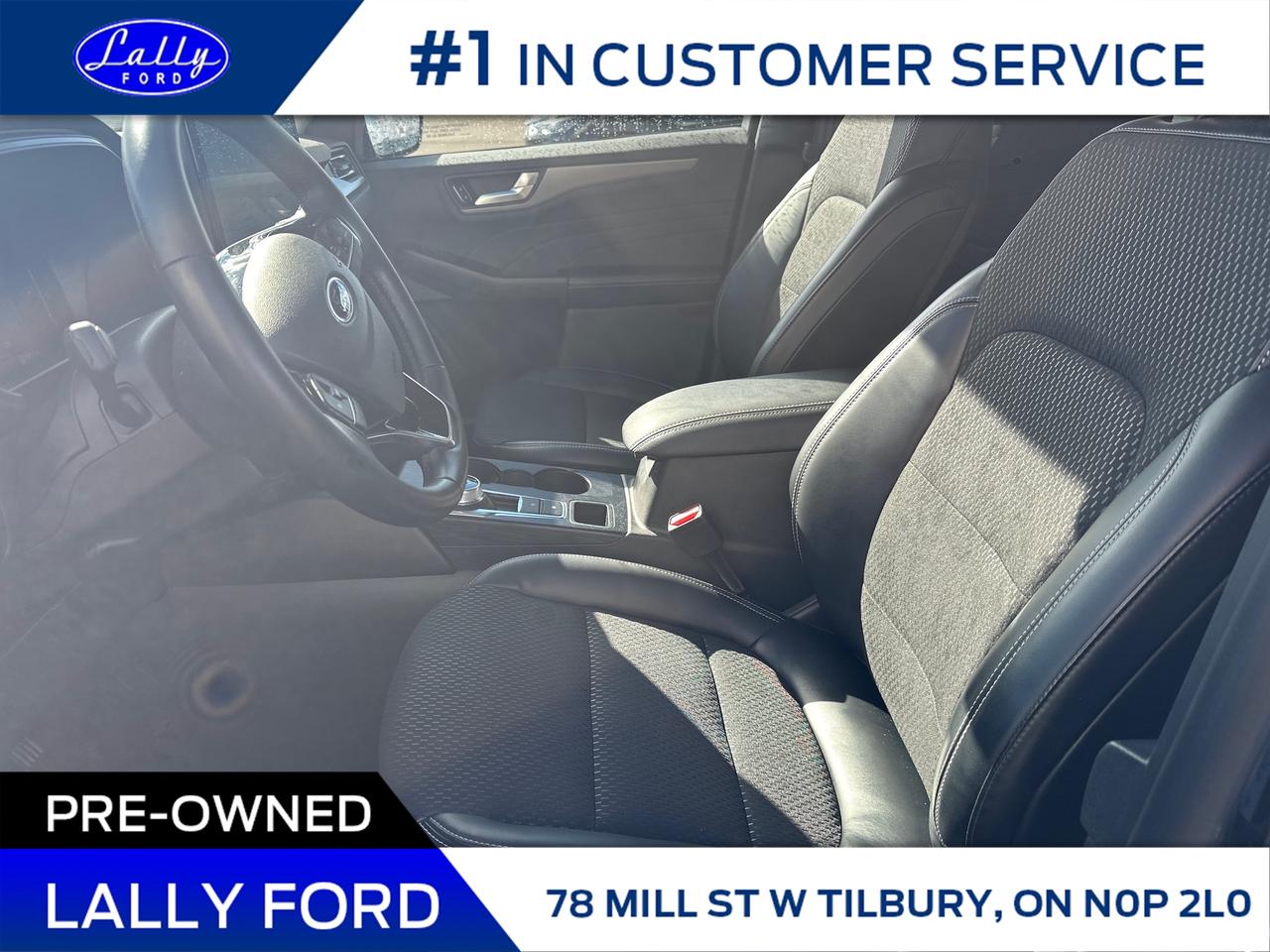 2025 Ford Escape PHEV One Owner, Only 7,640 kms, Mint! Photo