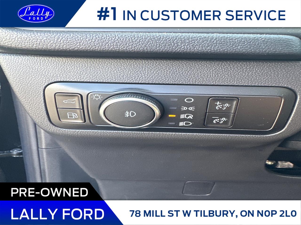 2025 Ford Escape PHEV One Owner, Only 7,640 kms, Mint! Photo