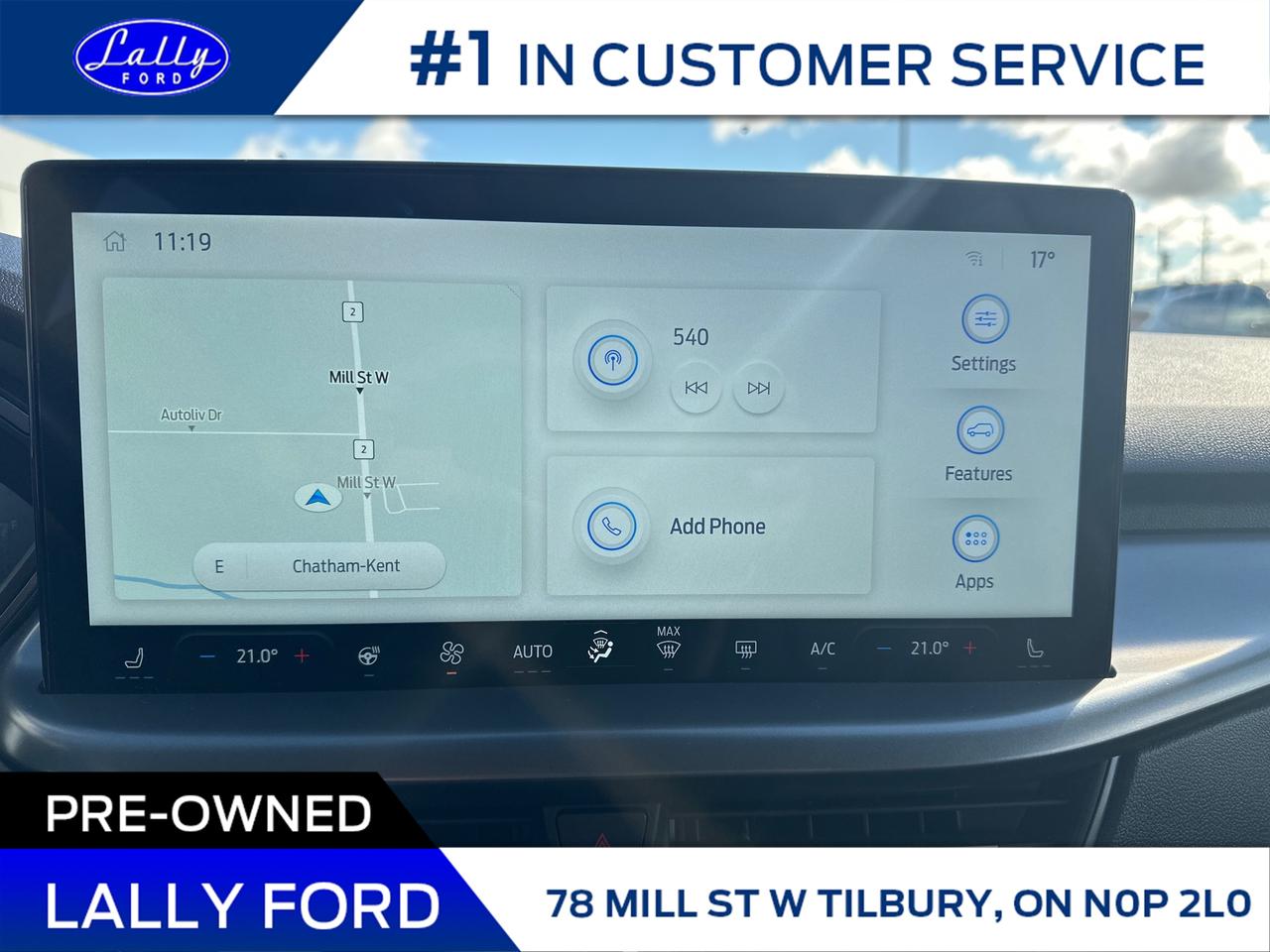 2025 Ford Escape PHEV One Owner, Only 7,640 kms, Mint! Photo