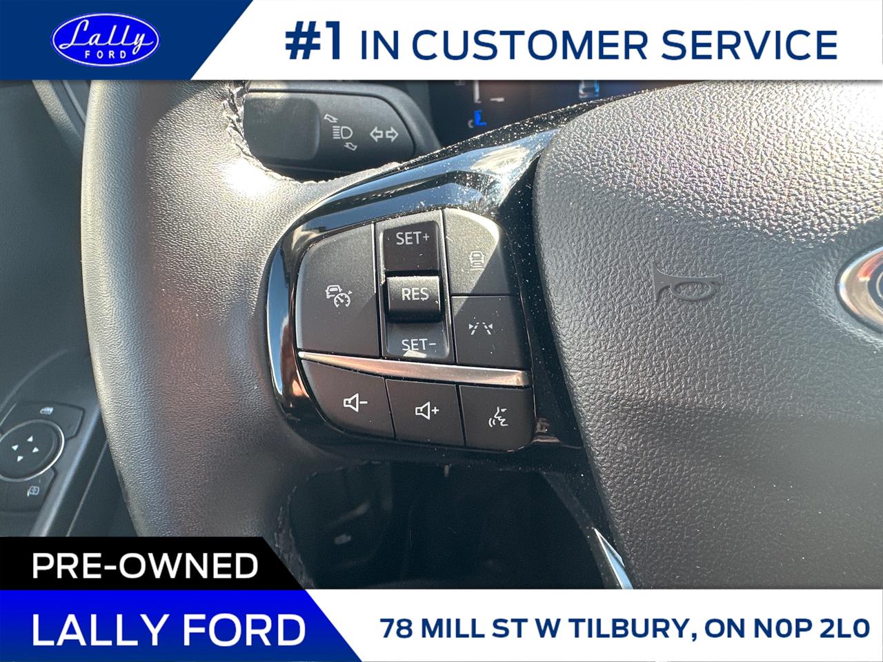 2025 Ford Escape PHEV One Owner, Only 7,640 kms, Mint! Photo