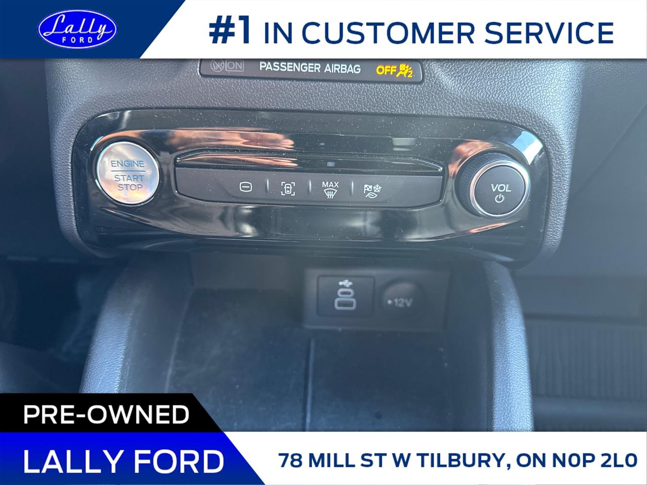 2025 Ford Escape PHEV One Owner, Only 7,640 kms, Mint! Photo