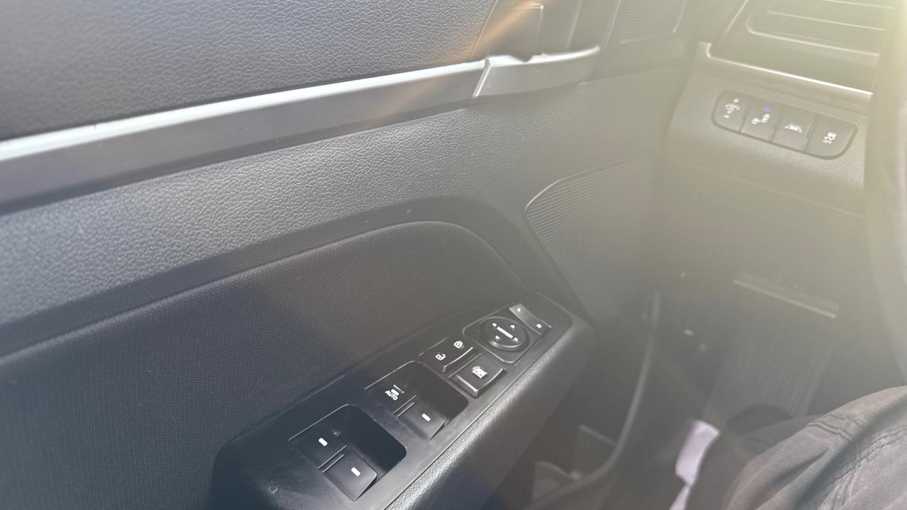 2020 Hyundai Elantra Preferred w/Sun & Safety Package Photo