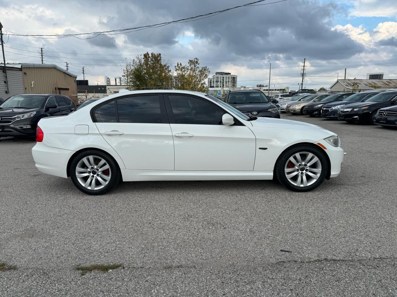 2011 BMW 3 Series 323i - Photo #4