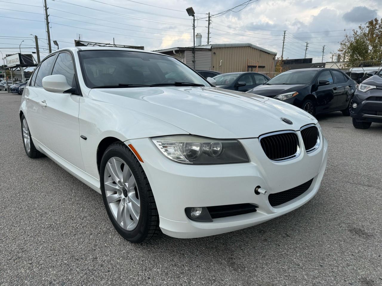 2011 BMW 3 Series 323i Photo2