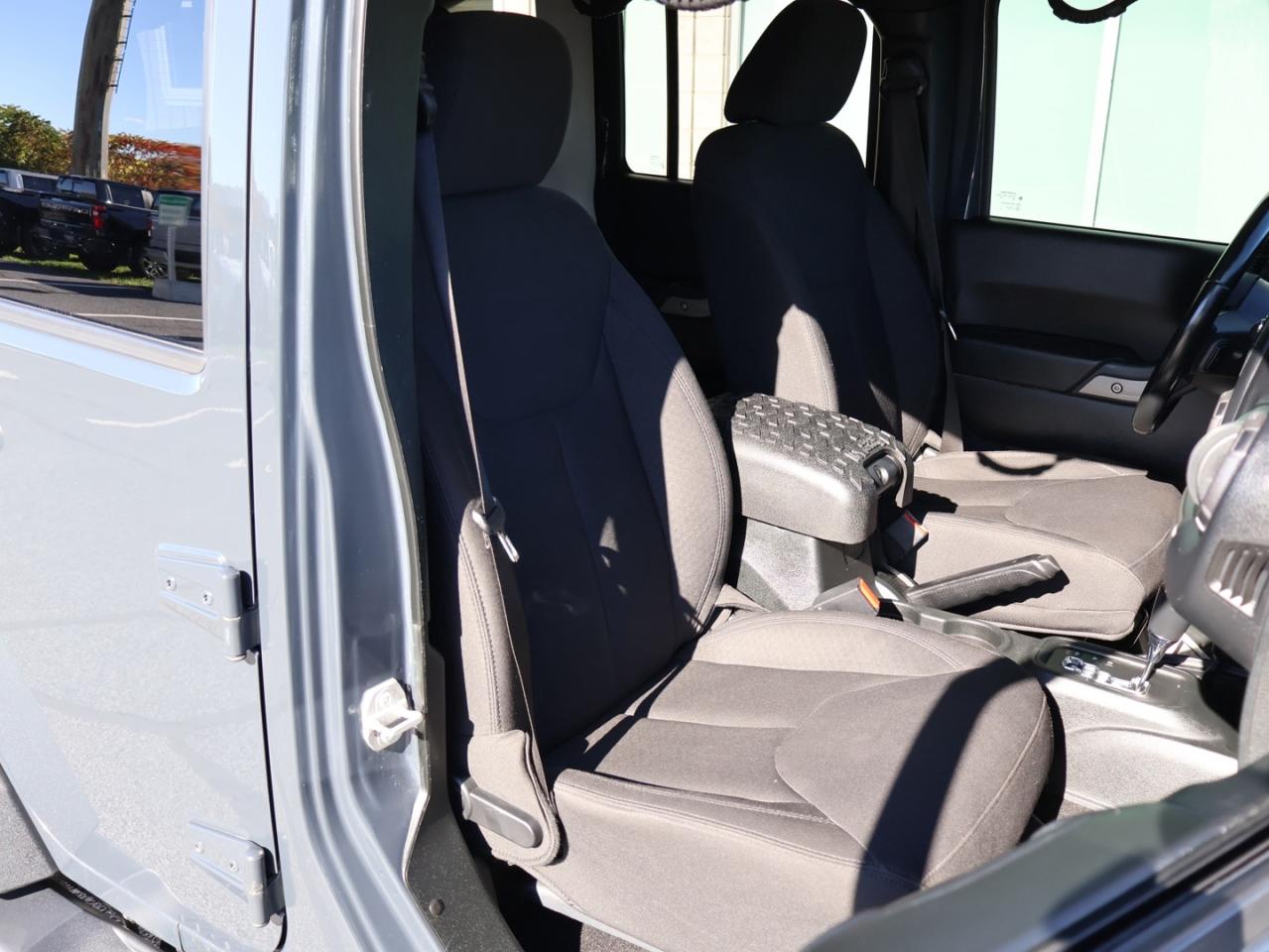 2018 Jeep Wrangler V6 JK UNLIMITED WILLYS 4WD CERTIFIED *ACCIDENT FREE* BLUETOOTH CRUISE ALLOYS - Photo #19