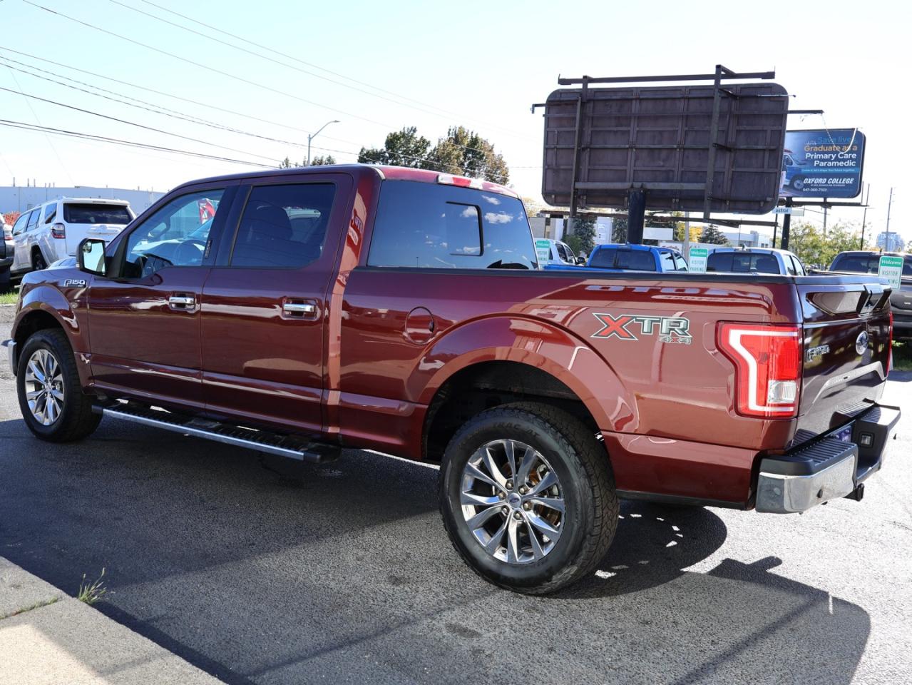 2017 Ford F-150 V8 XLT-XTR CREW 4WD *ACCIDENT FREE*1 OWNER* CAMERA NAV BLUETOOTH HEATED SEATS CRUISE ALLOYS Photo3