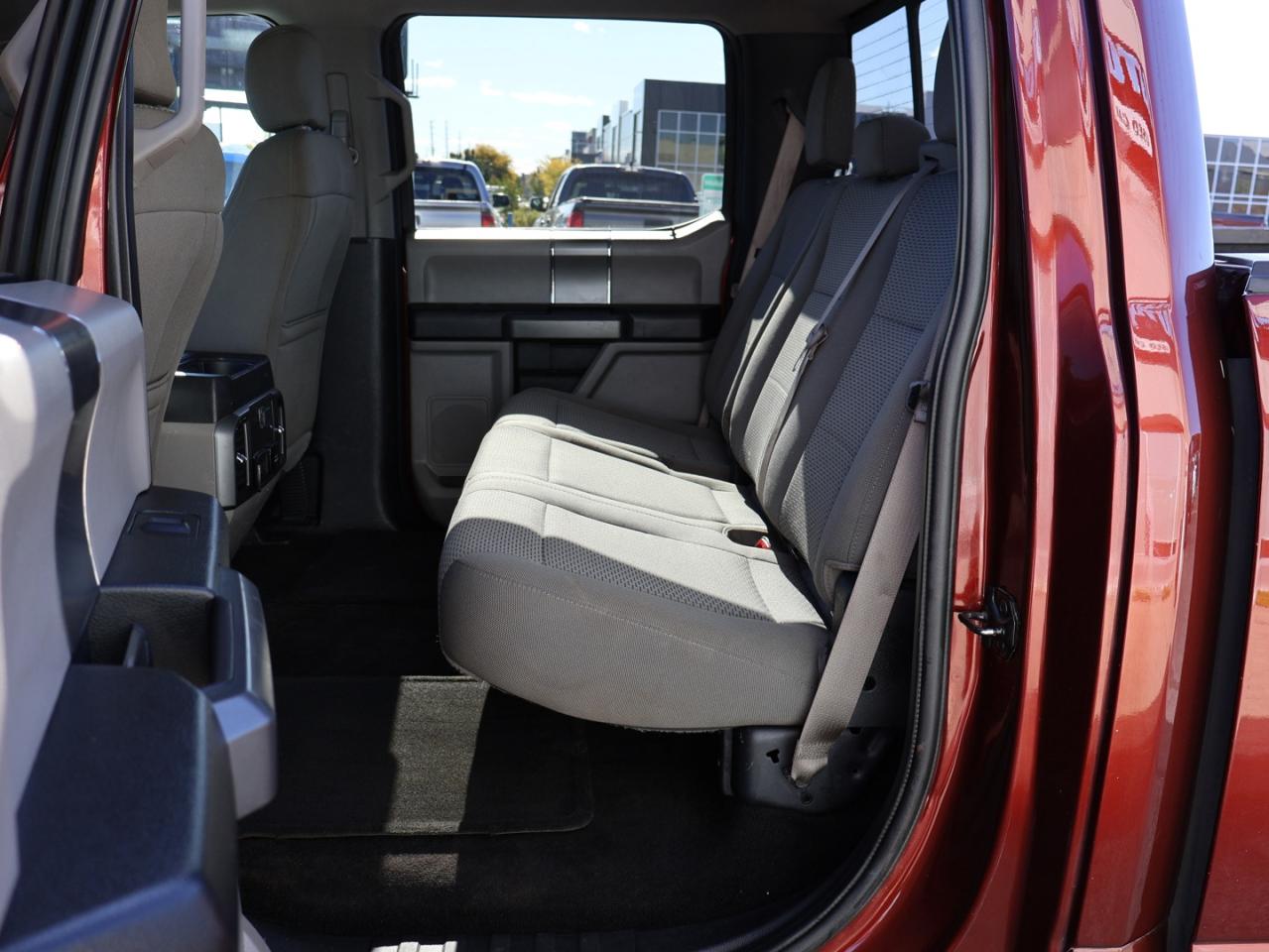 2017 Ford F-150 V8 XLT-XTR CREW 4WD *ACCIDENT FREE*1 OWNER* CAMERA NAV BLUETOOTH HEATED SEATS CRUISE ALLOYS - Photo #15