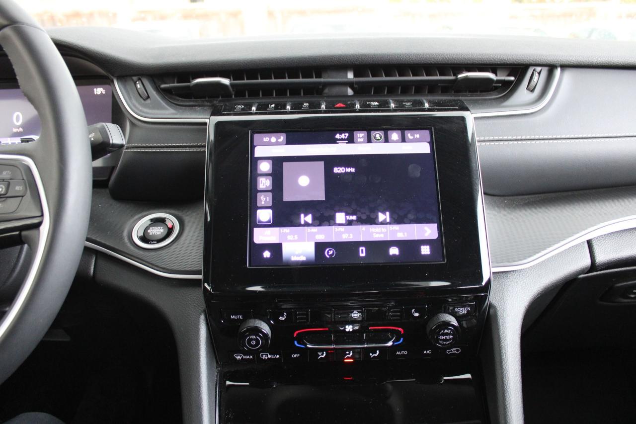 2023 Jeep Grand Cherokee Laredo - Photo #12