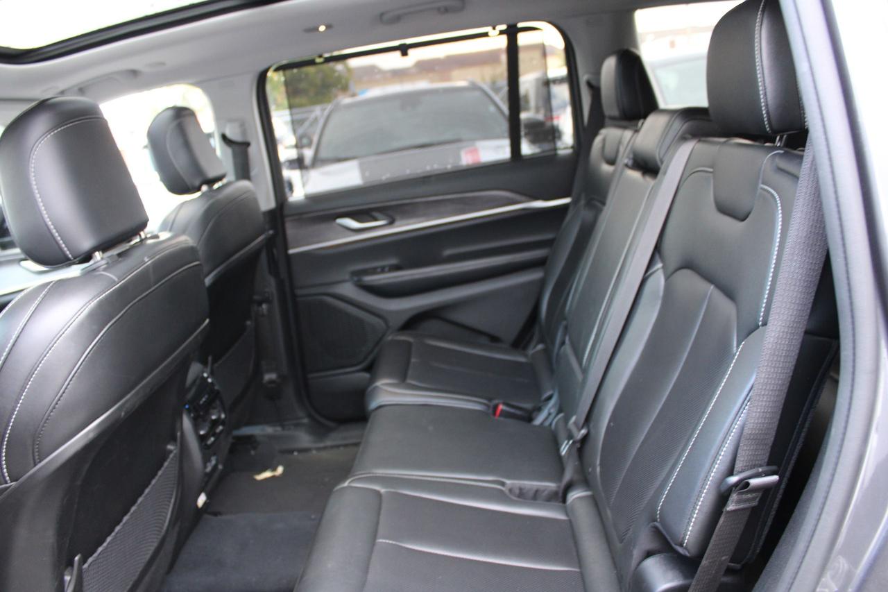 2023 Jeep Grand Cherokee L Limited 4x4 - Photo #19