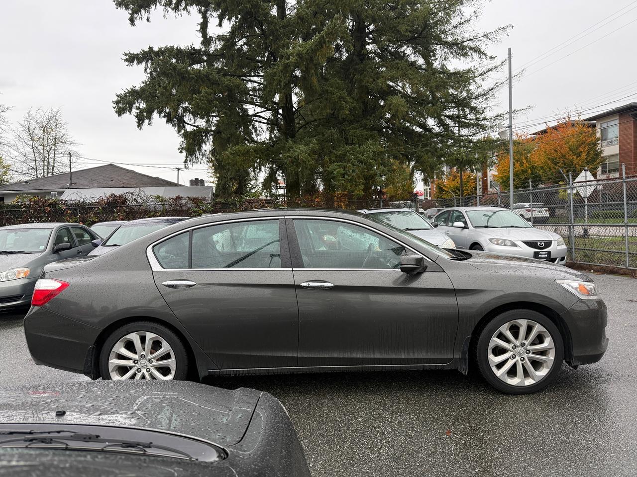 2015 Honda Accord Touring FINANCING AVAILABLE Photo4