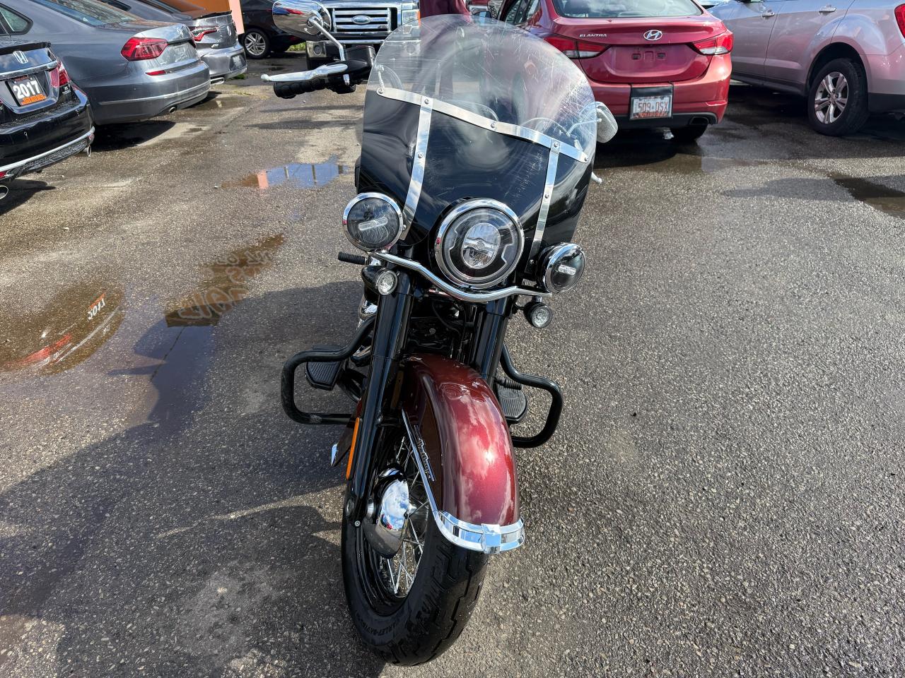 2018 Harley-Davidson Heritage Classic 107 BAGS, BACK REST, WINDSCREEN, ONLY 19KMS, AS IS - Photo #8